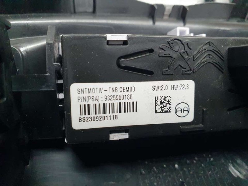 Recambio de luz interior para peugeot 5008 gt line 1.5 hdi 130 cv referencia OEM IAM 9825950180 9814583977 