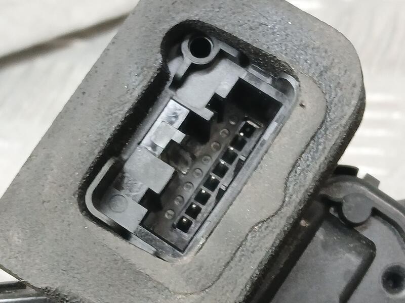 Recambio de cerradura puerta trasera derecha para volkswagen polo advance referencia OEM IAM 5TA839016E ELECTRICA 