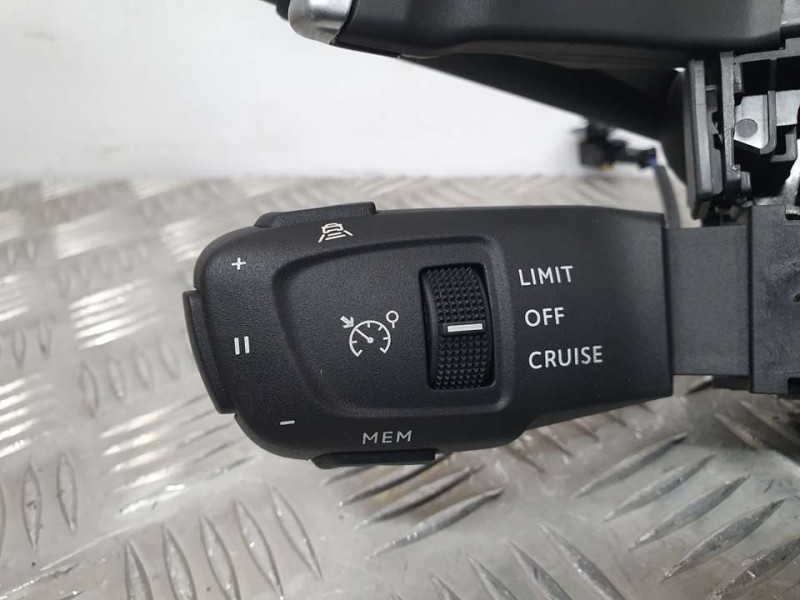 Recambio de mando luces y limpia para peugeot 5008 gt line 1.5 hdi 130 cv referencia OEM IAM 96756731ZD E10655820 CON LEVAS