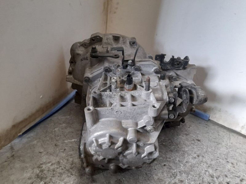 Recambio de caja cambios para kia magentis active referencia OEM IAM 4300039841  5VELOCIDADES