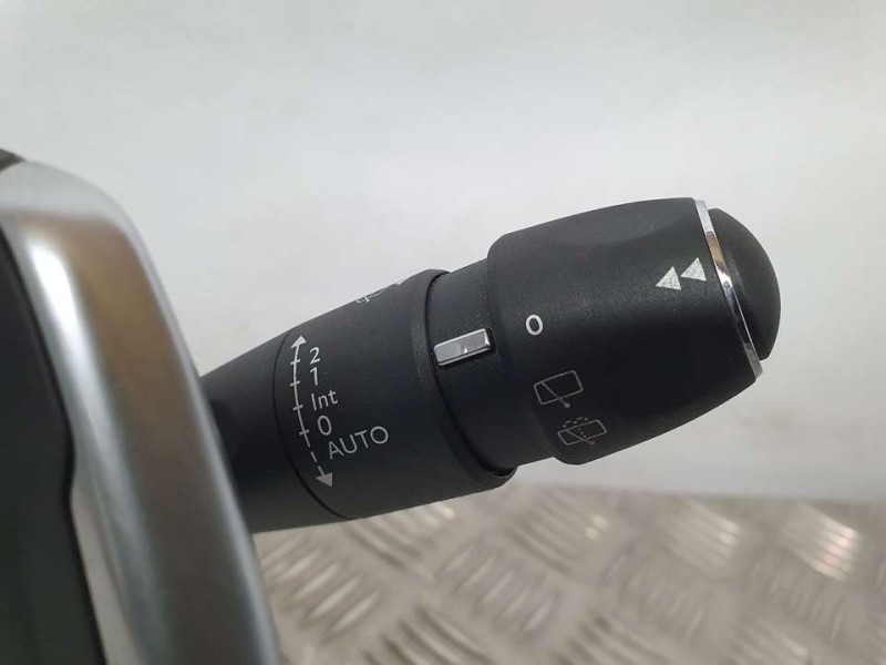 Recambio de mando luces y limpia para peugeot 5008 gt line 1.5 hdi 130 cv referencia OEM IAM 96756731ZD E10655820 CON LEVAS