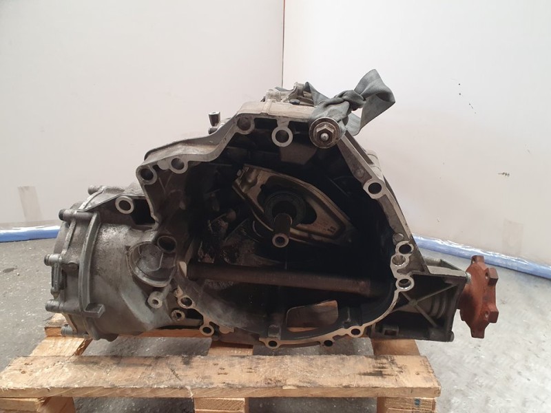 Recambio de caja cambios para audi a4 ber. (b8) básico quattro referencia OEM IAM KCA 0001 6VELOCIDADES