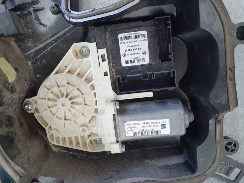 Recambio de elevalunas delantero izquierdo para seat leon (1p1) reference referencia OEM IAM SIN REF  ELECTRICO