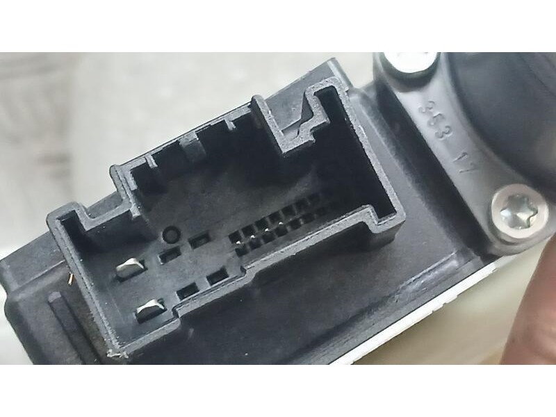 Recambio de elevalunas delantero derecho para volkswagen polo advance referencia OEM IAM 2G4837462B ELECTRICO 6 PINS 