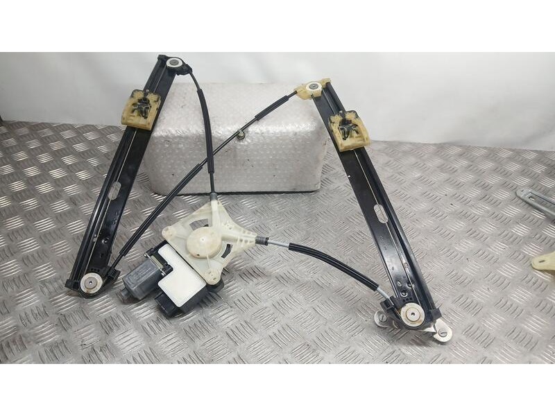 Recambio de elevalunas delantero derecho para volkswagen polo advance referencia OEM IAM 2G4837462B ELECTRICO 6 PINS 