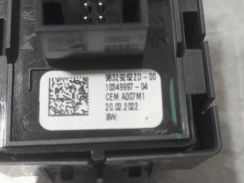 Recambio de mando elevalunas delantero izquierdo para peugeot 208 ii (ub_, up_, uw_, uj_) 1.5 bluehdi 100 referencia OEM IAM 983