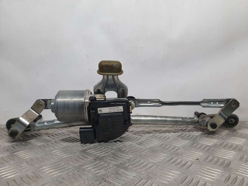 Recambio de motor limpia delantero para peugeot 5008 gt line 1.5 hdi 130 cv referencia OEM IAM 9824762480 3397022076 BOSCH