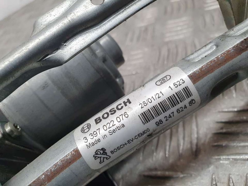 Recambio de motor limpia delantero para peugeot 5008 gt line 1.5 hdi 130 cv referencia OEM IAM 9824762480 3397022076 BOSCH