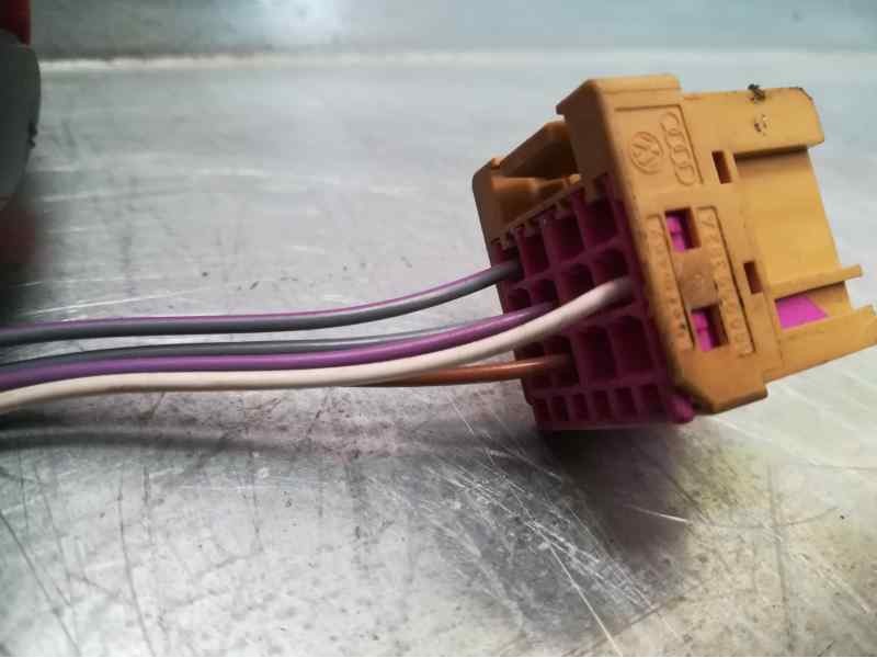 Recambio de retrovisor izquierdo para volkswagen polo (9n1) trendline referencia OEM IAM  5 CABLES ELECTRICO-CRITAL ROTO