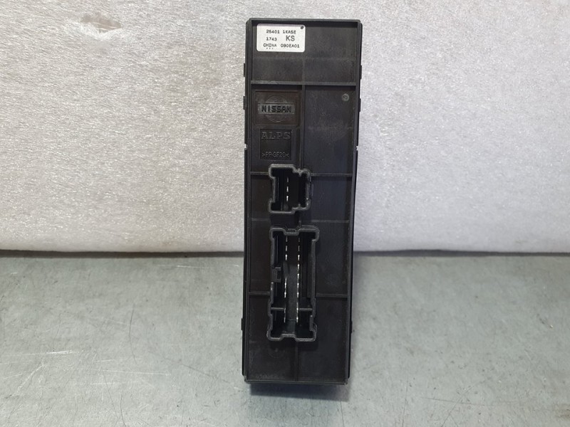 Recambio de mando elevalunas delantero izquierdo para nissan juke (f15) acenta referencia OEM IAM 254011KA5E 090EA01 