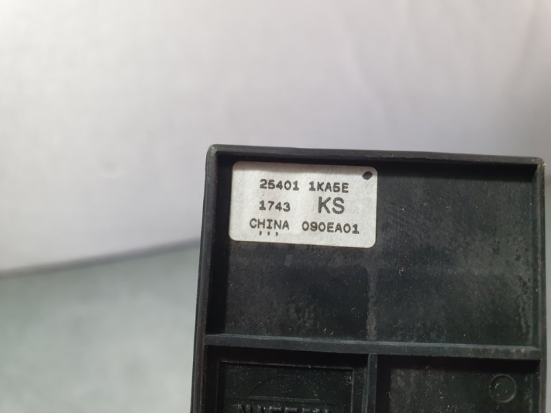 Recambio de mando elevalunas delantero izquierdo para nissan juke (f15) acenta referencia OEM IAM 254011KA5E 090EA01 