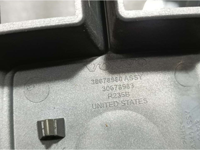 Recambio de rejilla delantera para volvo xc90 d5 executive (7 asientos) (136kw) referencia OEM IAM 30678980  