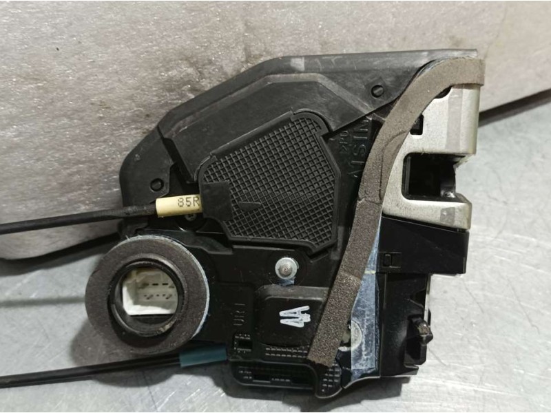 Recambio de cerradura puerta trasera derecha para toyota verso active referencia OEM IAM A046693  ELECTRICA