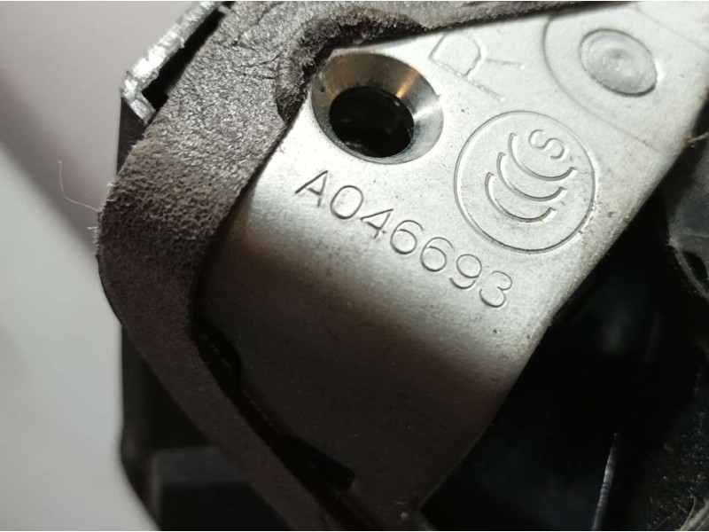 Recambio de cerradura puerta trasera derecha para toyota verso active referencia OEM IAM A046693  ELECTRICA