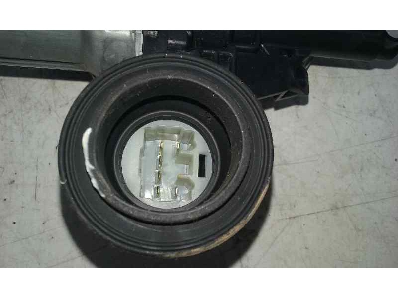 Recambio de elevalunas delantero derecho para toyota yaris active referencia OEM IAM  6 PINS ELECTRICO
