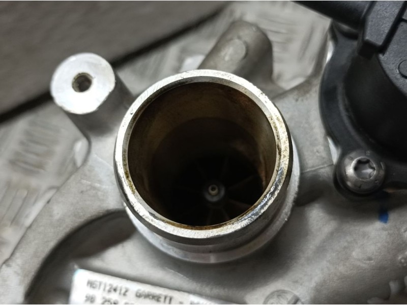 Recambio de turbocompresor para peugeot 208 1.2 12v e-thp / puretech referencia OEM IAM 9825982080 8702482 GARRETT