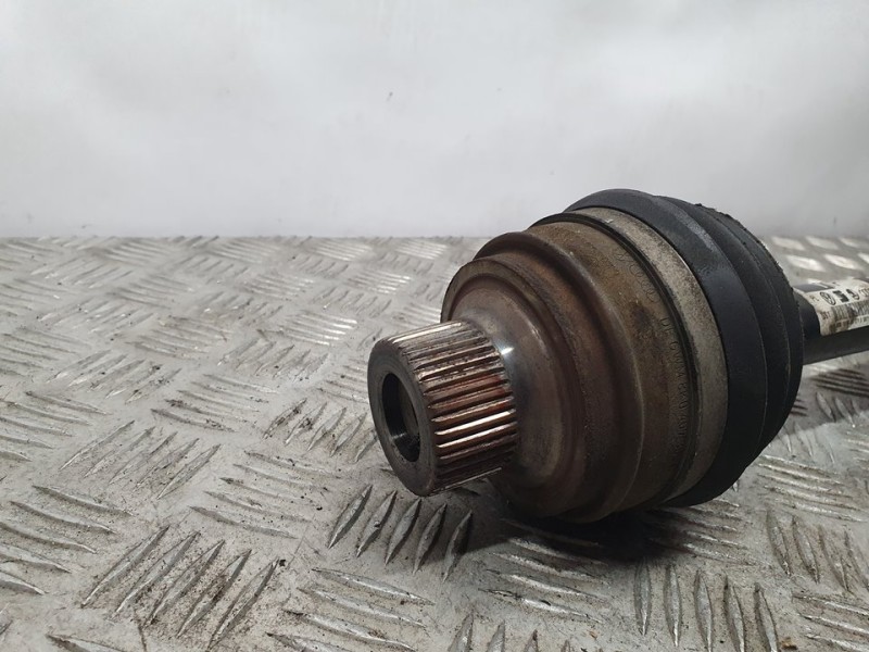 Recambio de transmision delantera izquierda para audi a4 ber. (b8) básico quattro referencia OEM IAM 8K0407271P  FUELLE TOCADO