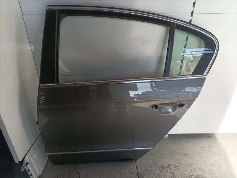 Recambio de puerta trasera izquierda para volkswagen passat berlina (3c2) advance referencia OEM IAM 3C5833055H  