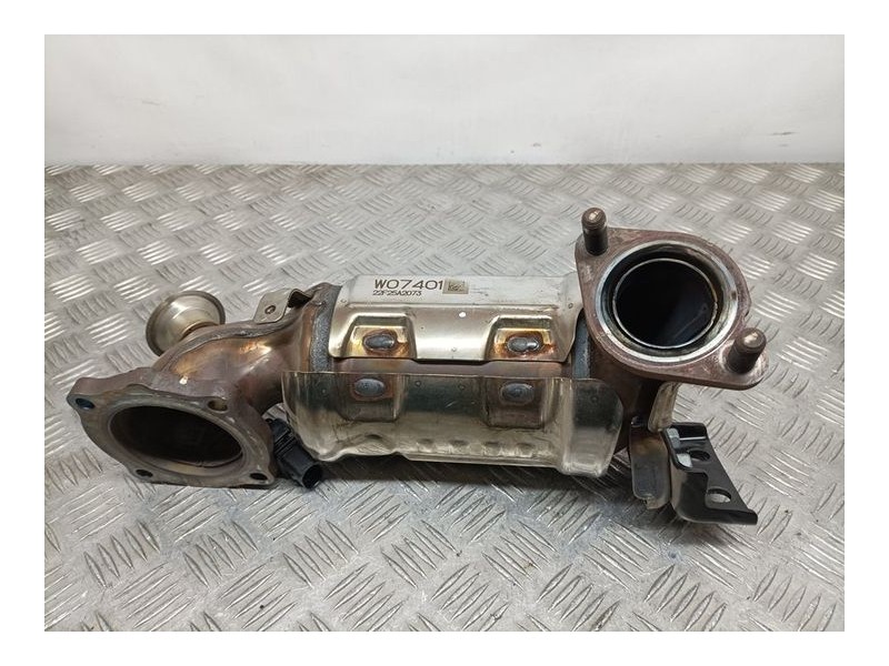 Recambio de catalizador para kia rio (yb) hibrid referencia OEM IAM 22F25A2073 W07401 FAURECIA