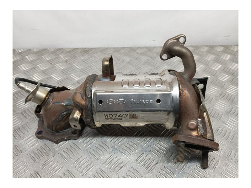 Recambio de catalizador para kia rio (yb) hibrid referencia OEM IAM 22F25A2073 W07401 FAURECIA
