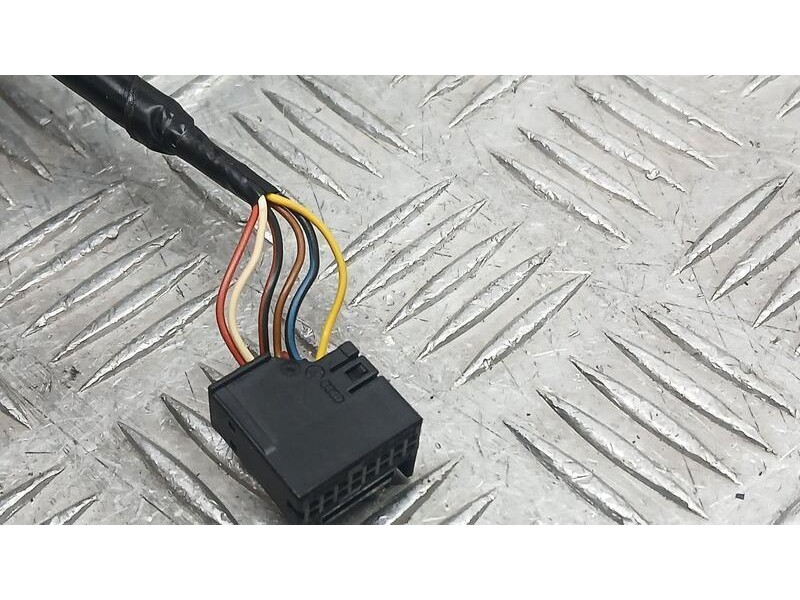 Recambio de retrovisor derecho para volkswagen polo advance referencia OEM IAM 2G1857502J ELECTRICO 6 CABLES 