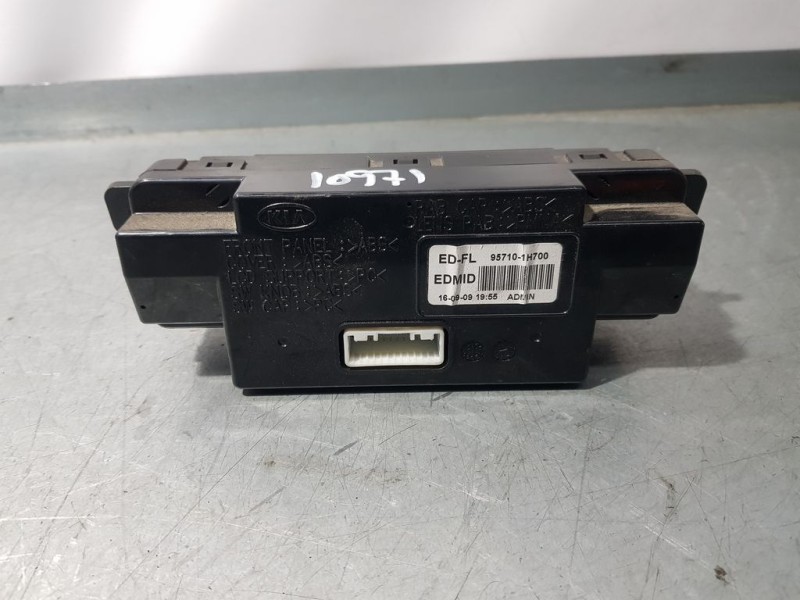 Recambio de pantalla multifuncion para kia cee´d drive referencia OEM IAM 957101H700  