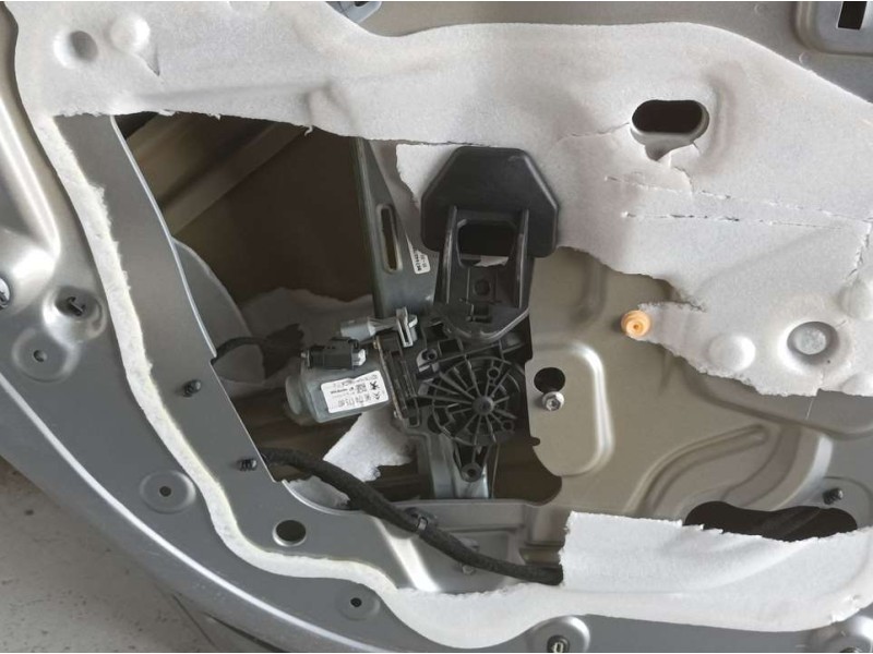 Recambio de elevalunas trasero izquierdo para citroën c-elysée shine referencia OEM IAM 9677417580  ELÉCTRICO