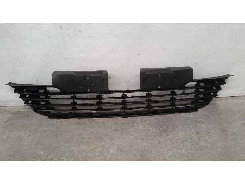 Recambio de rejilla central paragolpes para citroën c4 berlina referencia OEM IAM 107073104  