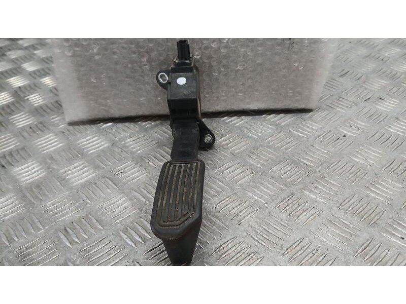 Recambio de potenciometro pedal para toyota auris hybrid active referencia OEM IAM 7811002120  13232A