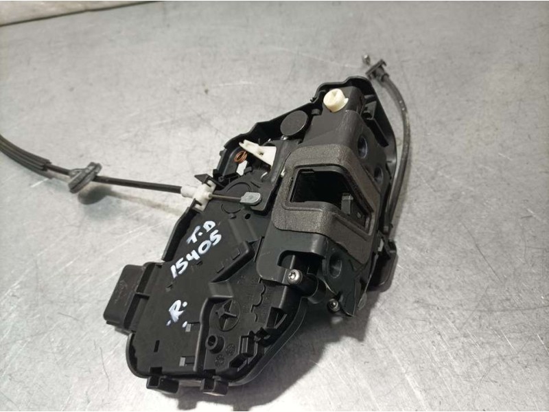 Recambio de cerradura puerta trasera derecha para ford kuga (cbv) titanium referencia OEM IAM 8V4AS26412EA  ELECTRICA