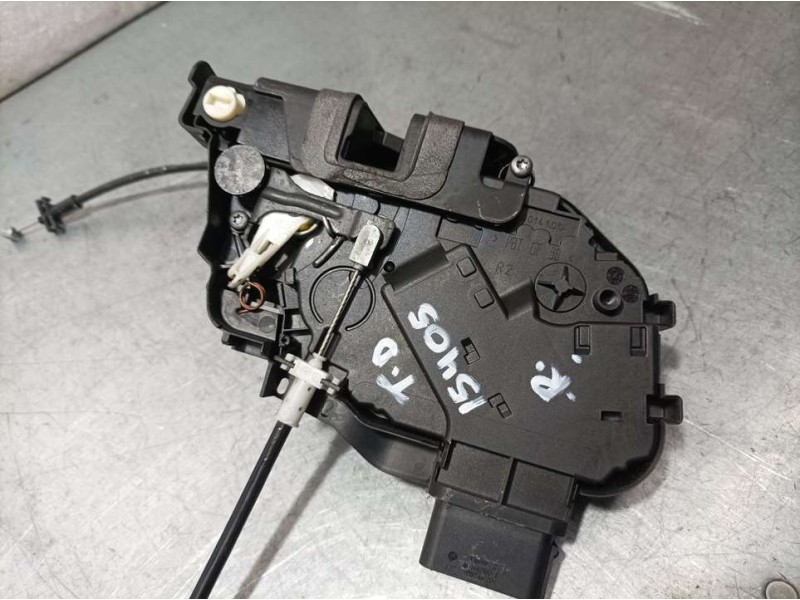 Recambio de cerradura puerta trasera derecha para ford kuga (cbv) titanium referencia OEM IAM 8V4AS26412EA  ELECTRICA