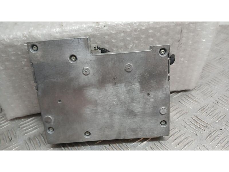 Recambio de modulo electronico para toyota auris hybrid active referencia OEM IAM 86840YY132 HARMAN 2541165