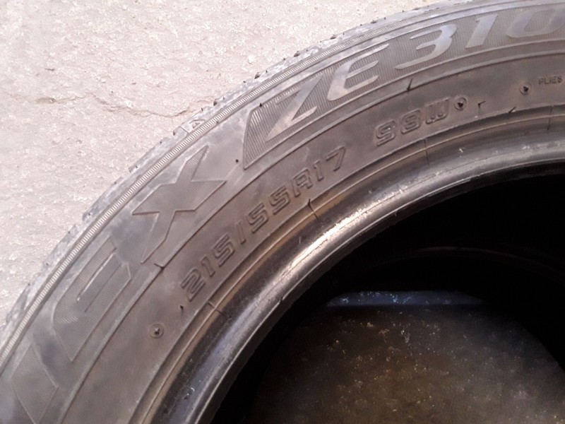 Recambio de neumatico pareja para neumaticos reutilizados - referencia OEM IAM 215551798W 215/55/17/98W FALKEN