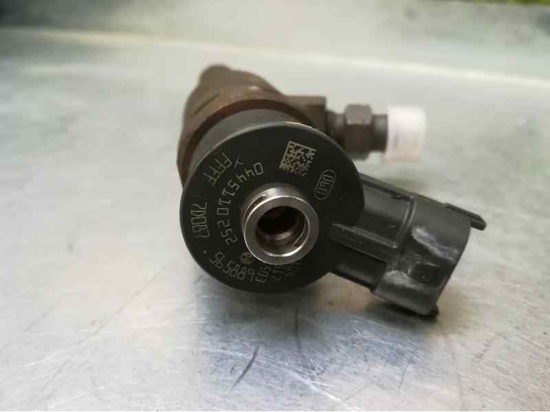 Recambio de inyector para peugeot bipper 1.4 hdi referencia OEM IAM 565889 0445110252 BOSCH