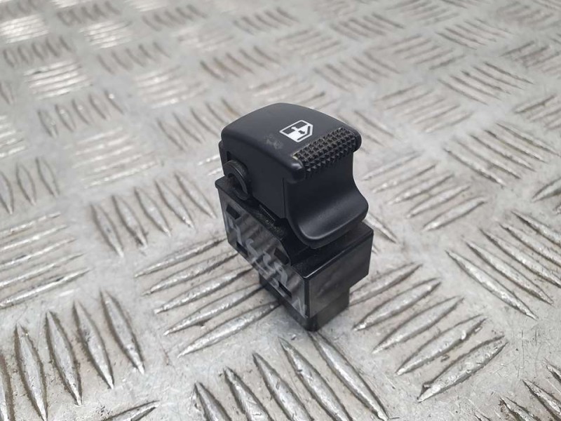 Recambio de mando elevalunas trasero izquierdo para hyundai matrix (fc) 1.5 crdi 16v gls referencia OEM IAM SIN REF  