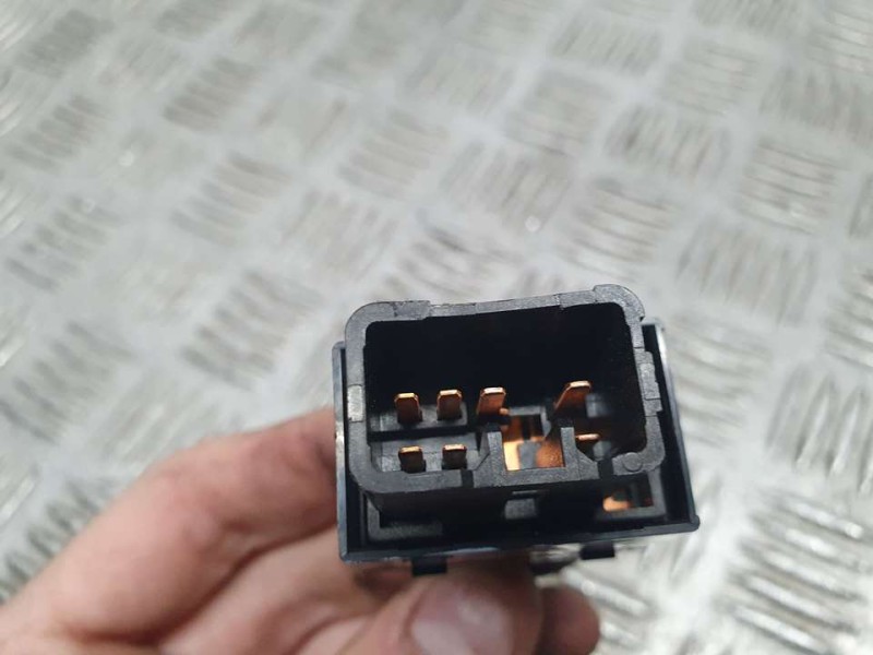 Recambio de mando elevalunas trasero izquierdo para hyundai matrix (fc) 1.5 crdi 16v gls referencia OEM IAM SIN REF  