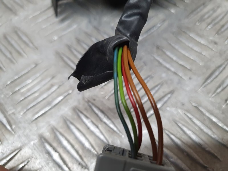 Recambio de retrovisor derecho para ford focus berlina (cap) ambiente (d) referencia OEM IAM 212836290  ELECTRICO 5 CABLES