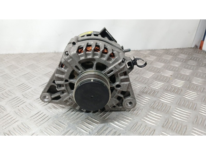 Recambio de alternador para hyundai i40 i (vf) 1.7 crdi referencia OEM IAM 373002A800 VALEO 2609674
