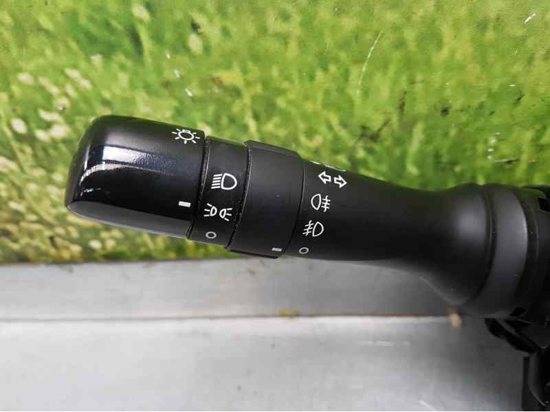Recambio de mando luces y limpia para toyota auris luna referencia OEM IAM 17F609  