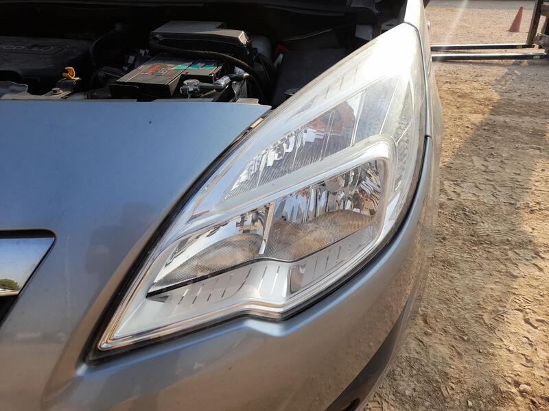 Recambio de faro izquierdo para opel meriva b monospace (s10) 1.7 cdti (75) referencia OEM IAM 13286612  