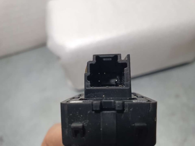 Recambio de mando elevalunas trasero derecho para renault clio v intens referencia OEM IAM 254114723R  