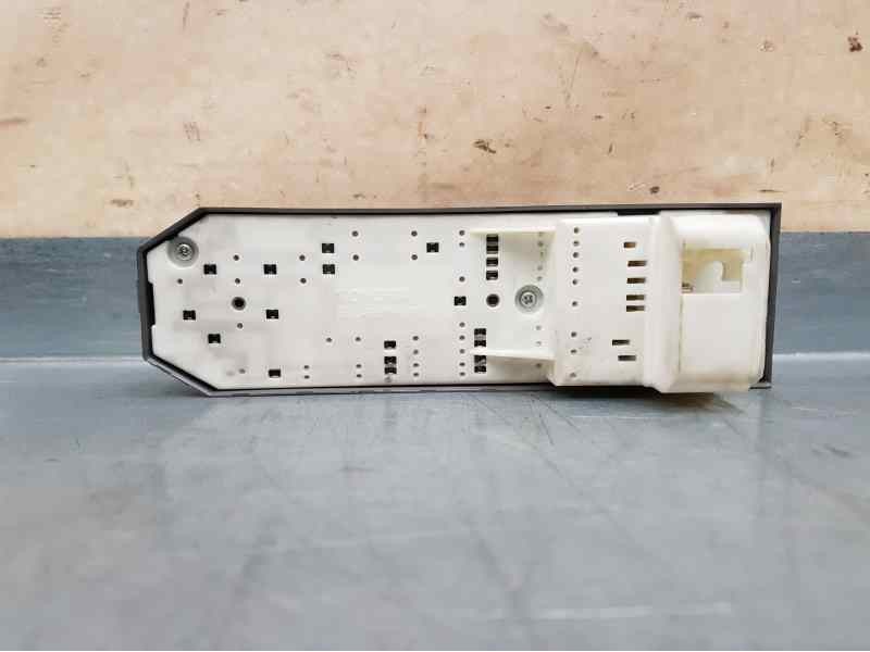 Recambio de mando 4 elevalunas para toyota auris luna referencia OEM IAM 192835  