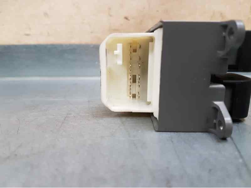 Recambio de mando 4 elevalunas para toyota auris luna referencia OEM IAM 192835  