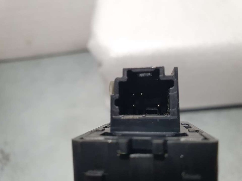 Recambio de mando elevalunas trasero izquierdo para renault clio v intens referencia OEM IAM 254114723R  