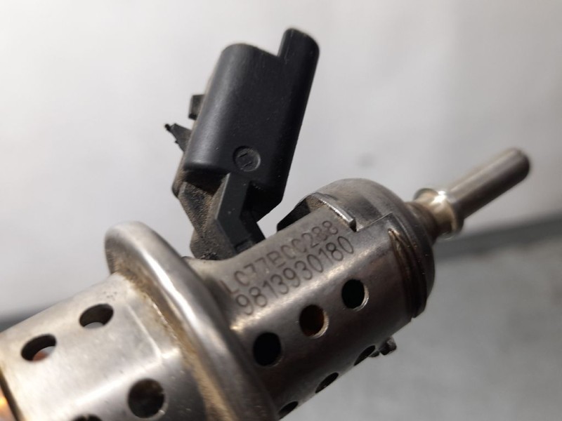 Recambio de inyector adblue para peugeot 308 allure referencia OEM IAM 9813930180  