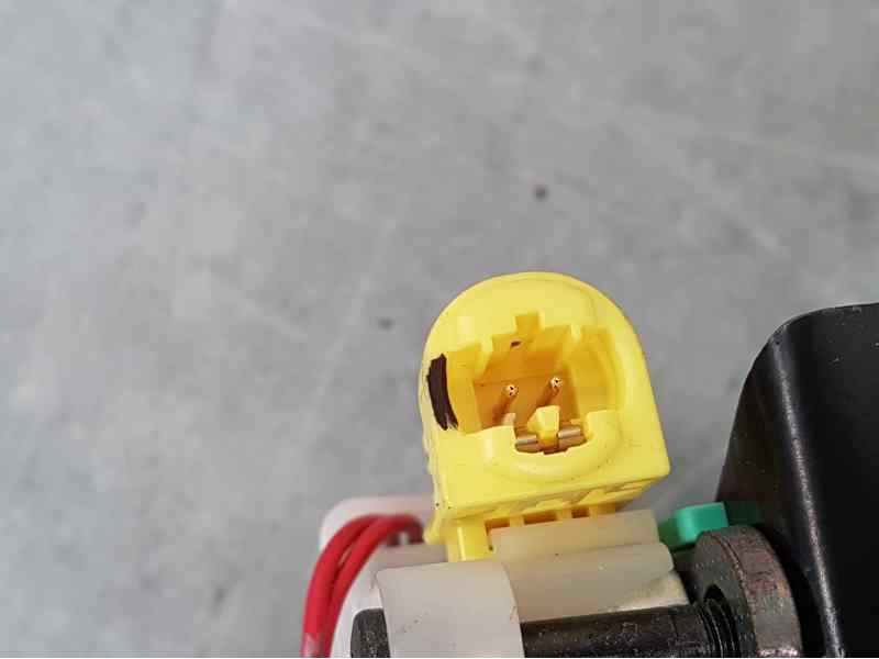 Recambio de pretensor airbag derecho para toyota auris luna referencia OEM IAM 7321002220  TAKATA PETRI