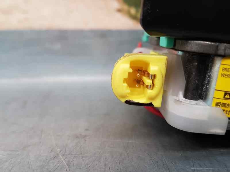 Recambio de pretensor airbag izquierdo para toyota auris luna referencia OEM IAM 7322002120  TAKATA PETRI