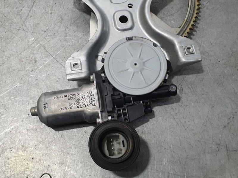 Recambio de elevalunas delantero derecho para toyota auris luna referencia OEM IAM 857100D100 973582100 DENSO ELECTRICO 6 PINS