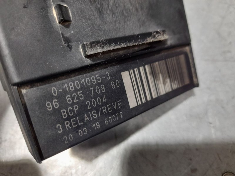 Recambio de caja precalentamiento para peugeot 308 allure referencia OEM IAM 9662570880  