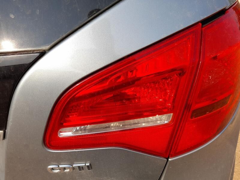 Recambio de piloto trasero derecho interior para opel meriva b monospace (s10) 1.7 cdti (75) referencia OEM IAM 13435486  